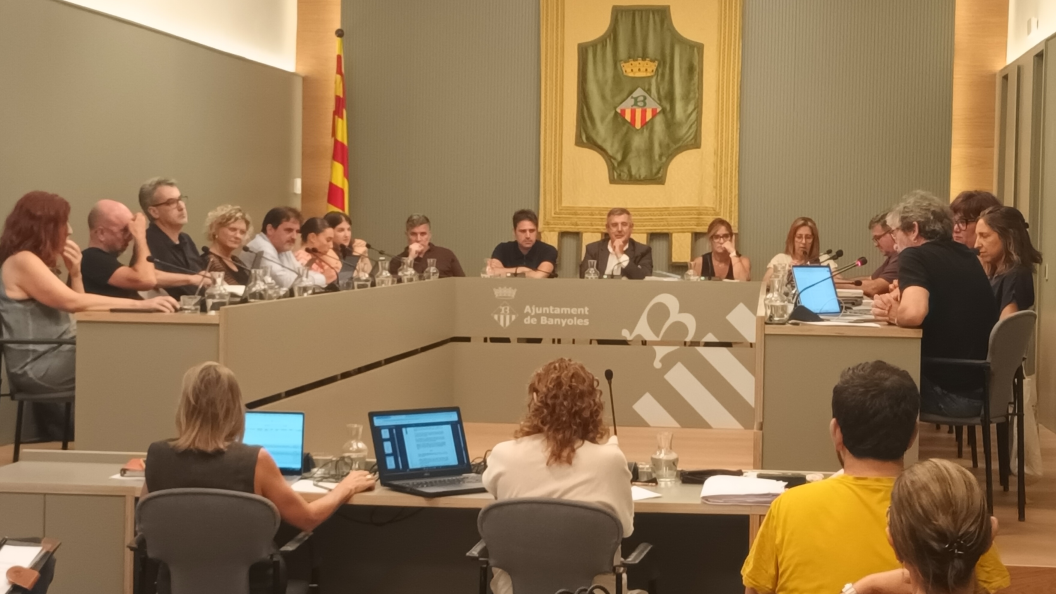 Aquest assumpte va generar una crítica unànime dels grups a l’oposició, que lamenten la manca de vigilància en les obres per part de l’ajuntament.
