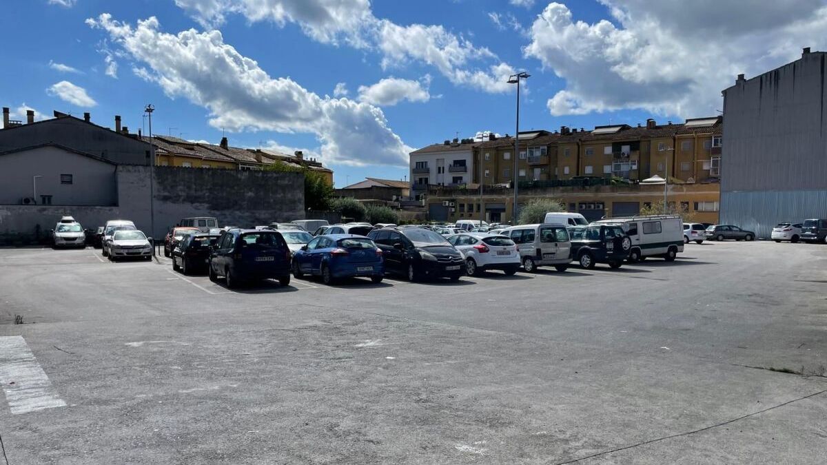 El solar que ha cedit l'Ajuntament de Banyoles a la reserva pública de sòl, ubicat al carrer Girona.