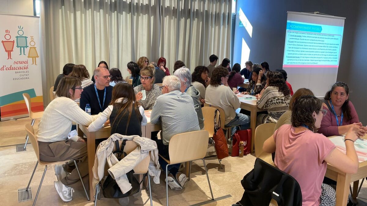 La trobada ha comptat amb representants en l'àmbit social i educatiu de les ciutats de la Xarxa de Ciutats Educadores.